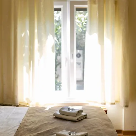 Boutique Travelling Actor - Skadarlija Bed & Breakfast Beograd